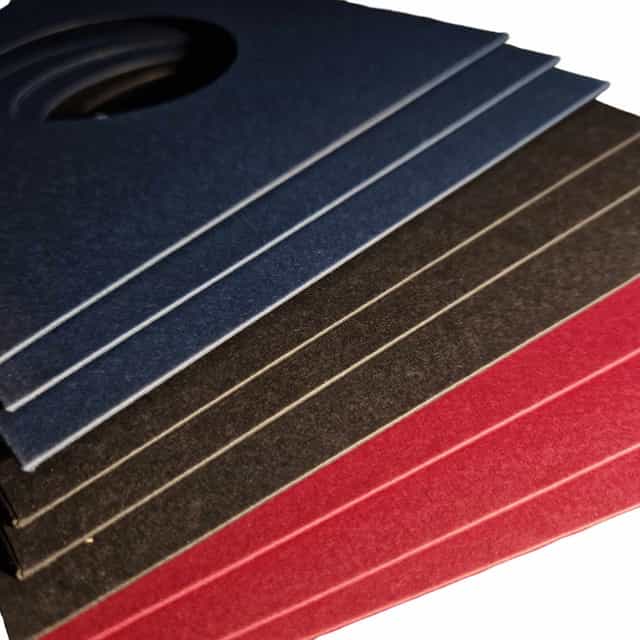 462581832_516927264644401_875150461137415803_n Pack Decouverte 3 couleurs 10 Pochettes Cartonnées Colorées Bleu/Rouge/Noir pour disques 45T (7") (300gr/M2)