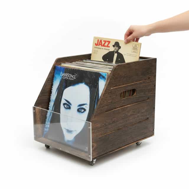 WhatsApp Image 2026-04-30 at 15.13.28 (1) (Mise en scène du produit) (1) OFFRE LANCEMENT 🚨 Caisse vinyle 33 tours – rangement vinyles bois design | GROOVEBOX LP v2