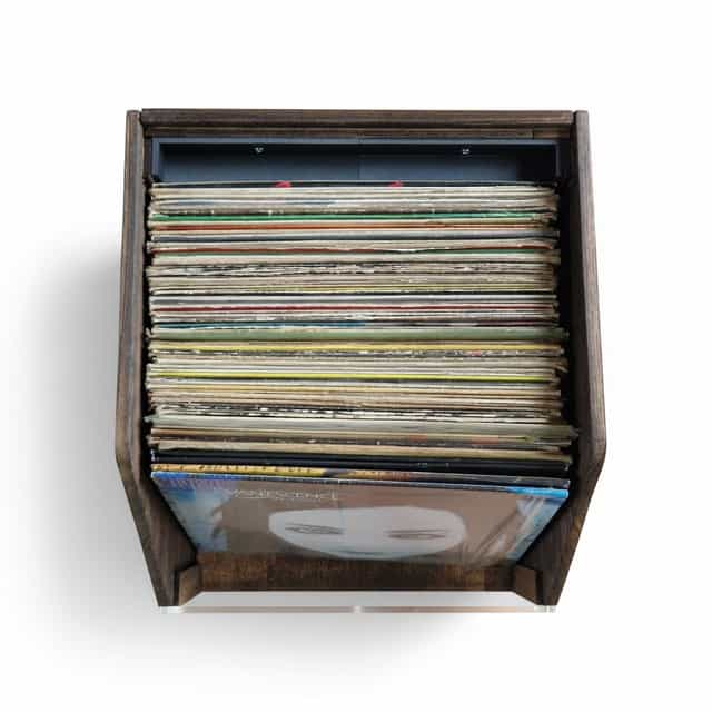 WhatsApp Image 2026-04-30 at 15.13.38 (Mise en scène du produit) OFFRE LANCEMENT 🚨 Caisse vinyle 33 tours – rangement vinyles bois design | GROOVEBOX LP v2